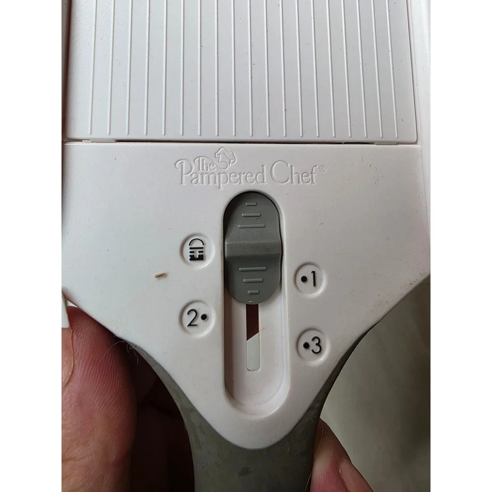 Pampered Chef Adjustable Slicer White Gray‎ Stainless Steel Blade 1169 Guard A2